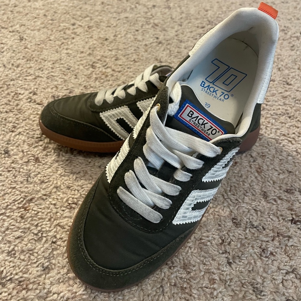 Back 70 sneakers